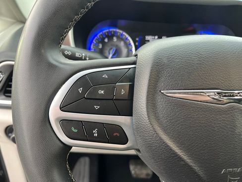 Used 2023 Chrysler Voyager LX image 20