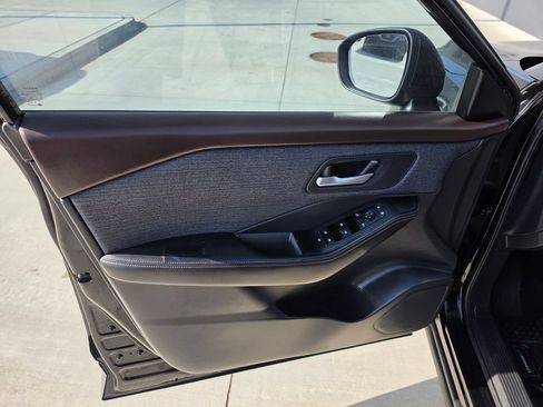 Used 2022 Nissan Rogue SV FWD image 9