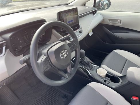 Used 2025 Toyota Corolla LE w/ Convenience Package image 12