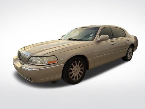 Used 2006 Lincoln Town Car Signature image 8