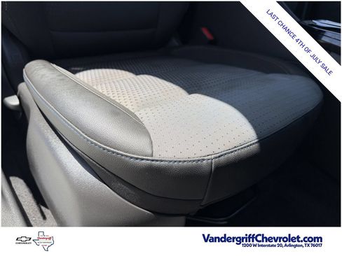 Used 2025 Chevrolet Trax LT w/ LT Convenience Package FWD image 25