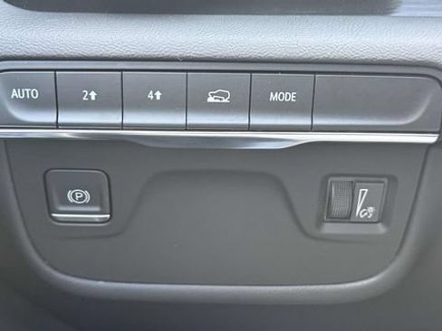 Used 2022 Cadillac Escalade Premium Luxury AWD/4WD image 85