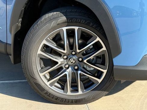 Used 2026 Toyota Corolla Cross XLE w/ Convenience Package image 2