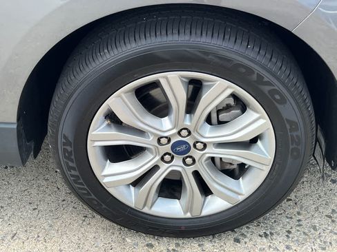 Used 2022 Ford Edge Titanium AWD/4WD image 12