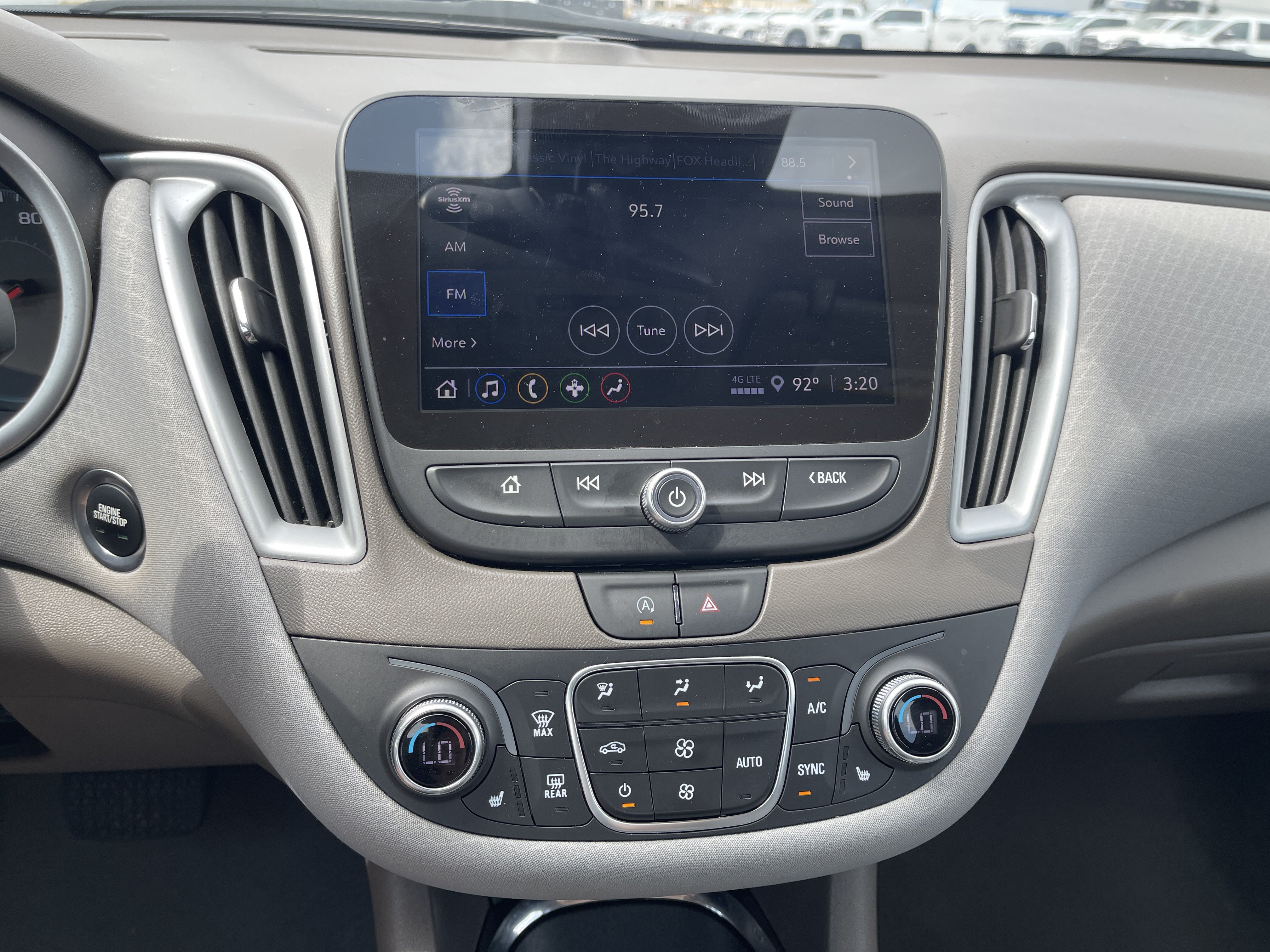 Used 2025 Chevrolet Malibu LT FWD image 21