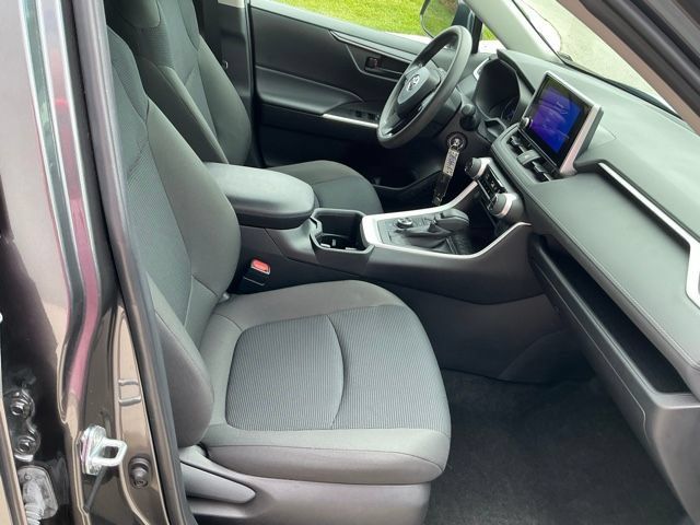 Used 2024 Toyota RAV4 LE AWD/4WD image 18