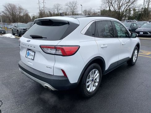 Used 2020 Ford Escape SE image 3