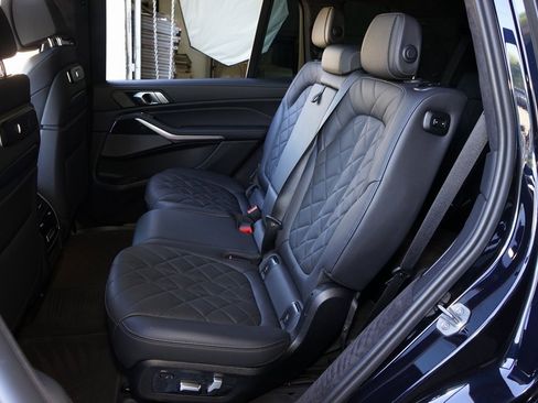 Used 2024 BMW X7 xDrive40i w/ M Sport Package image 21