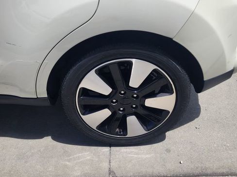 Used 2015 Kia Soul ! w/ Sun & Sound Package FWD image 8
