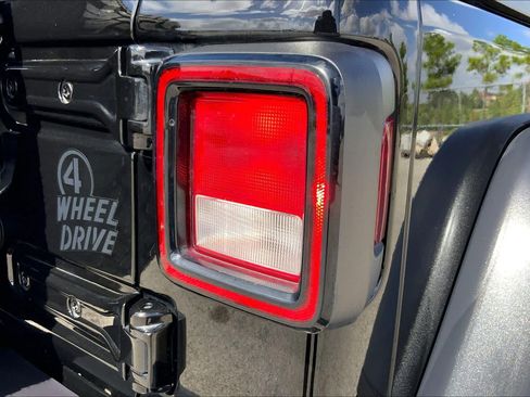 Used 2024 Jeep Wrangler Unlimited Sport AWD/4WD image 30