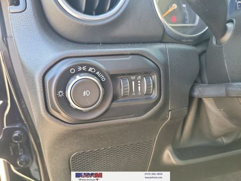 Used 2021 Jeep Wrangler Unlimited Sahara w/ Uconnect 4C Nav & Sound Group AWD/4WD image 14