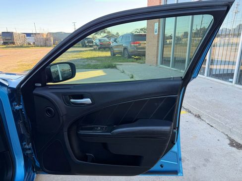 Used 2016 Dodge Charger R/T w/ Plus Group image 36