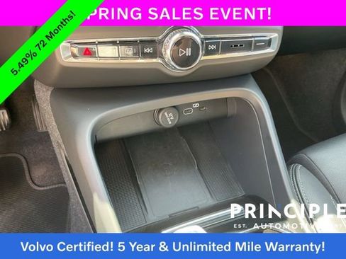 Certified 2025 Volvo XC40 B5 Plus AWD/4WD image 22