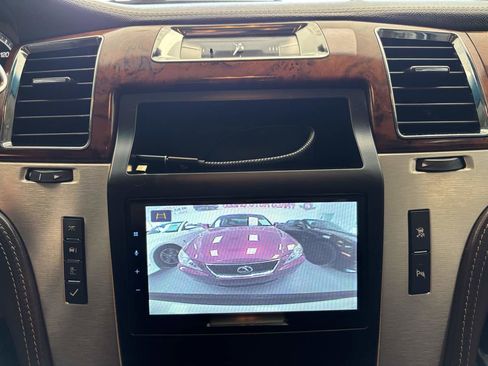 Used 2011 Cadillac Escalade ESV Platinum image 17