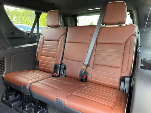 Used 2023 GMC Yukon XL Denali Ultimate AWD/4WD image 31