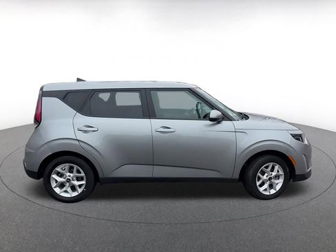Used 2025 Kia Soul LX w/ LX Technology Package image 16