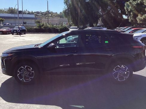 Used 2025 Chevrolet Trax LT w/ LT Convenience Package image 6