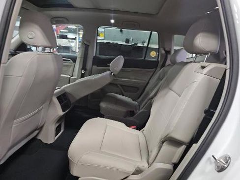 Used 2023 Volkswagen Atlas SE w/ Panoramic Sunroof Package image 11