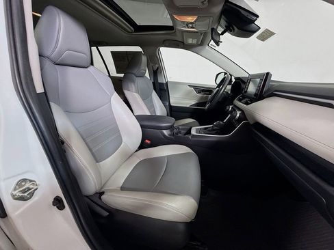 Certified 2020 Toyota RAV4 XLE Premium FWD image 29
