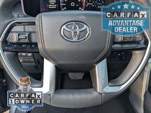 Used 2024 Toyota Sequoia Platinum AWD/4WD image 5