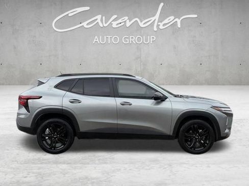 Used 2025 Chevrolet Trax ACTIV FWD image 17