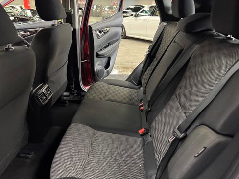 Used 2021 Nissan Rogue Sport SV image 40