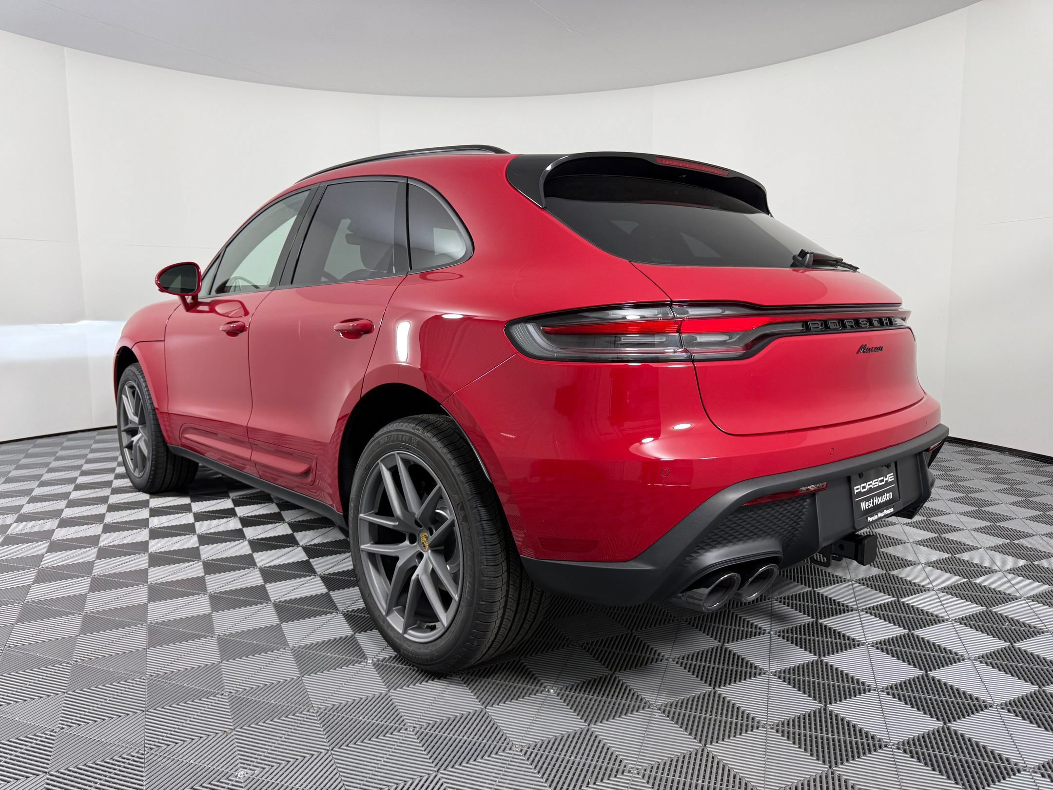 Certified 2026 Porsche Macan AWD/4WD image 3