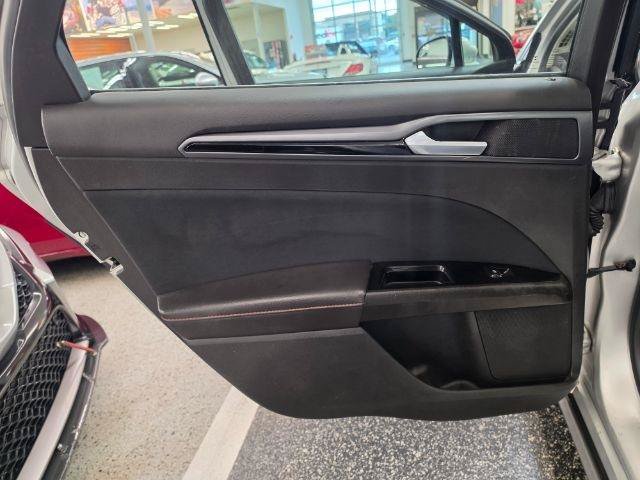 Used 2014 Ford Fusion SE w/ Equipment Group 201A FWD image 28