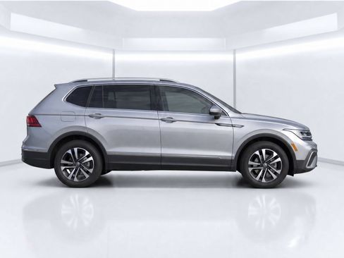 Used 2024 Volkswagen Tiguan S FWD image 3