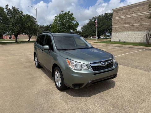 Used 2016 Subaru Forester 2.5i Premium w/ All-Weather Package AWD/4WD image 4