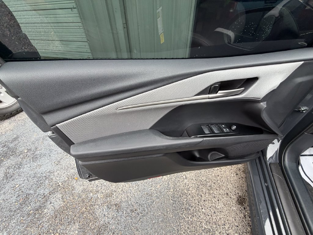 Used 2025 Toyota Camry SE FWD image 12