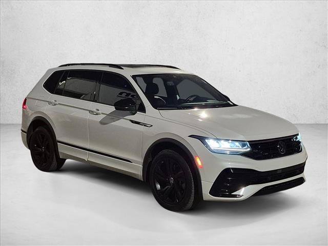 Used 2024 Volkswagen Tiguan SE R-Line FWD image 3