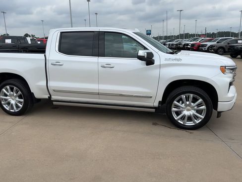 Used 2025 Chevrolet Silverado 1500 High Country AWD/4WD image 2