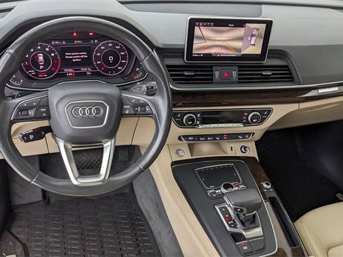 Used 2019 Audi Q5 Prestige w/ Prestige Package image 4