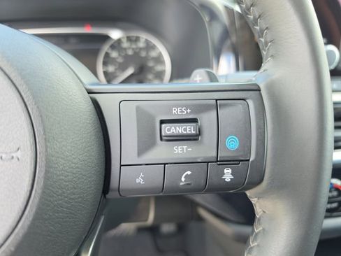 Used 2024 Nissan Pathfinder SV FWD image 23