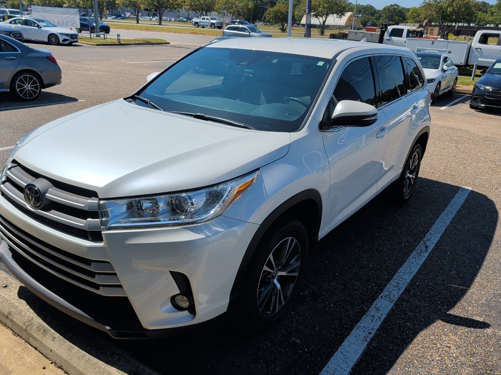 Used 2019 Toyota Highlander Plus FWD image 4