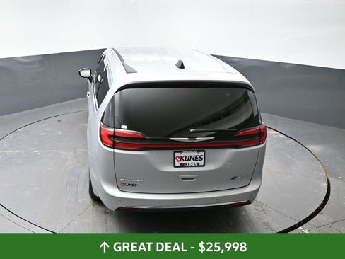 Used 2024 Chrysler Pacifica Limited FWD image 49