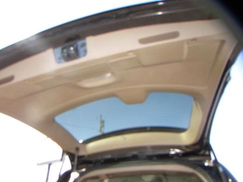 Used 2015 Chrysler Town & Country Touring image 22