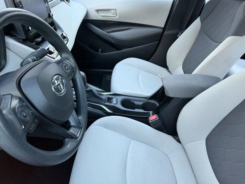 Used 2022 Toyota Corolla LE image 5
