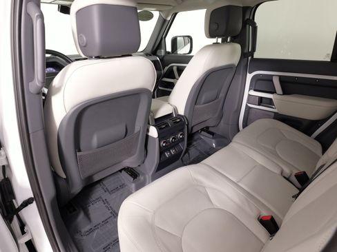 Used 2023 Land Rover Defender 130 S image 33