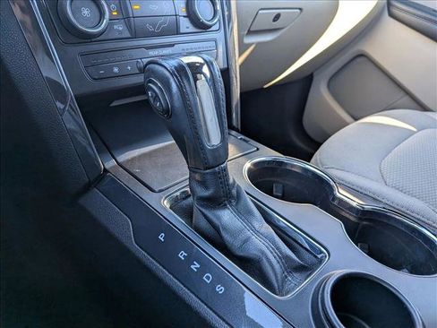 Used 2018 Ford Explorer XLT image 11