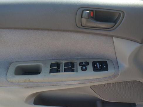 Used 2003 Toyota Camry LE FWD image 18