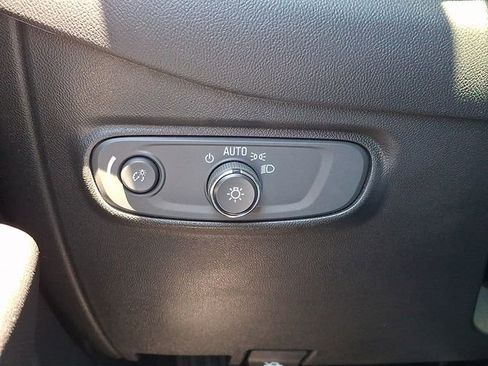 Used 2019 Chevrolet Equinox LT FWD image 25