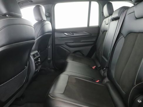 Used 2023 Jeep Grand Cherokee Altitude image 28