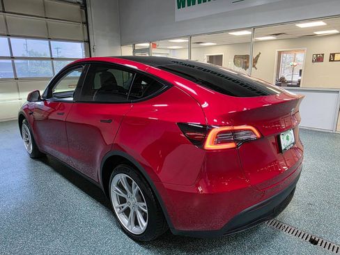 Used 2021 Tesla Model Y Long Range AWD/4WD image 9