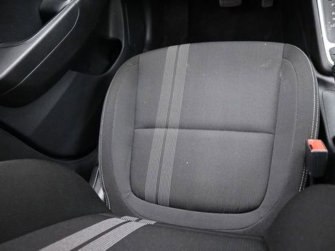 Used 2025 Hyundai Venue SEL FWD image 12