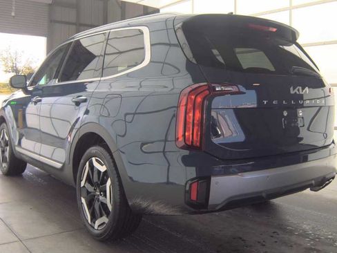 Used 2025 Kia Telluride S FWD image 7