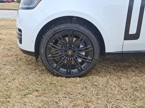 New 2025 Land Rover Range Rover SE image 18