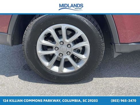 Used 2021 Jeep Grand Cherokee Laredo AWD/4WD image 11