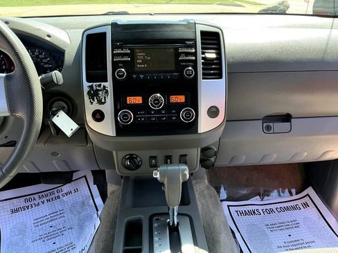 Used 2013 Nissan Frontier SV w/ SV Value Truck Pkg AWD/4WD image 13
